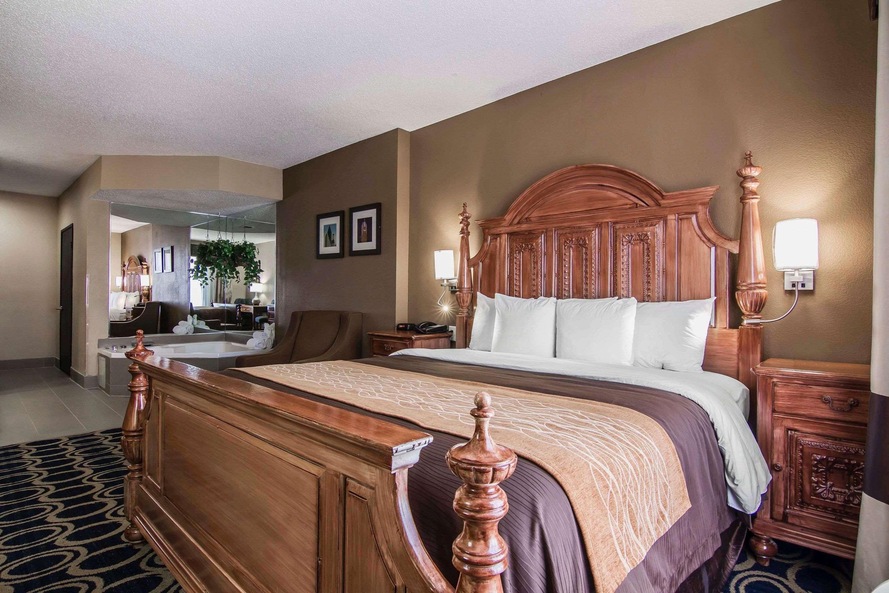 Quality Inn & Suites I-35 E-Walnut Hill Dallas Bagian luar foto