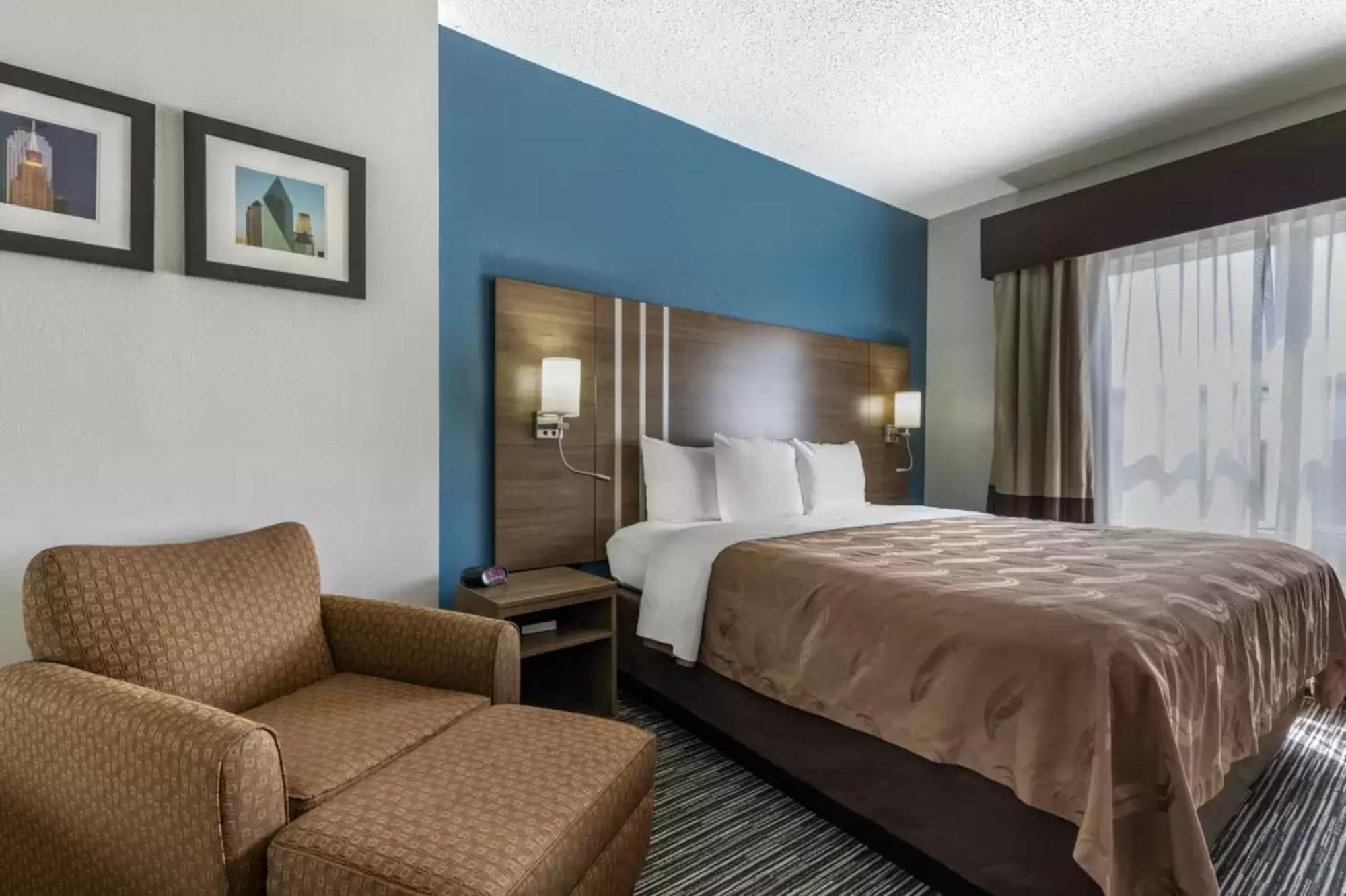Quality Inn & Suites I-35 E-Walnut Hill Dallas Bagian luar foto