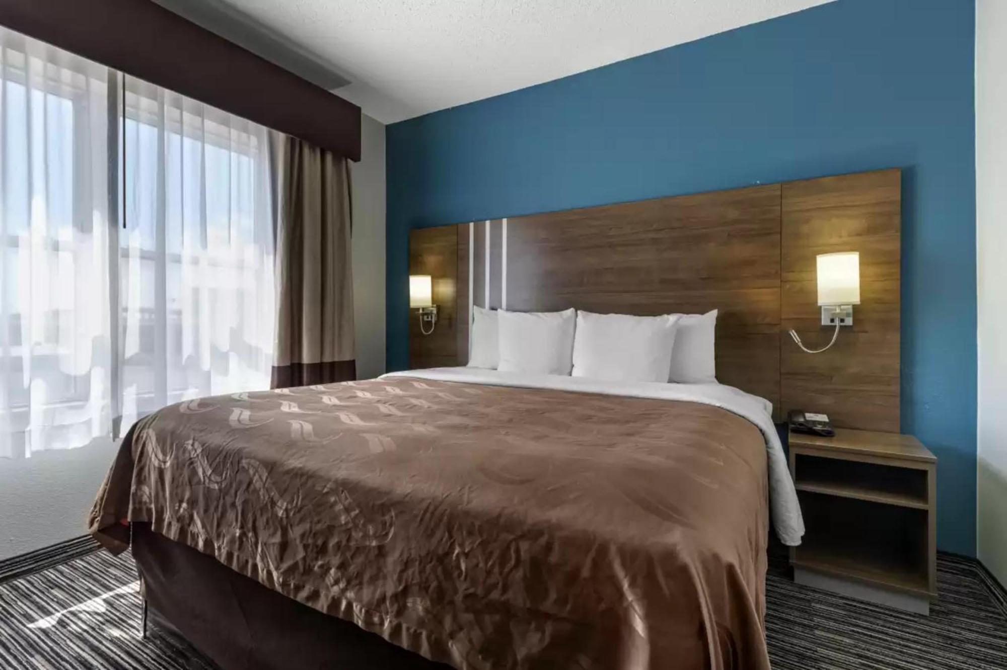 Quality Inn & Suites I-35 E-Walnut Hill Dallas Bagian luar foto