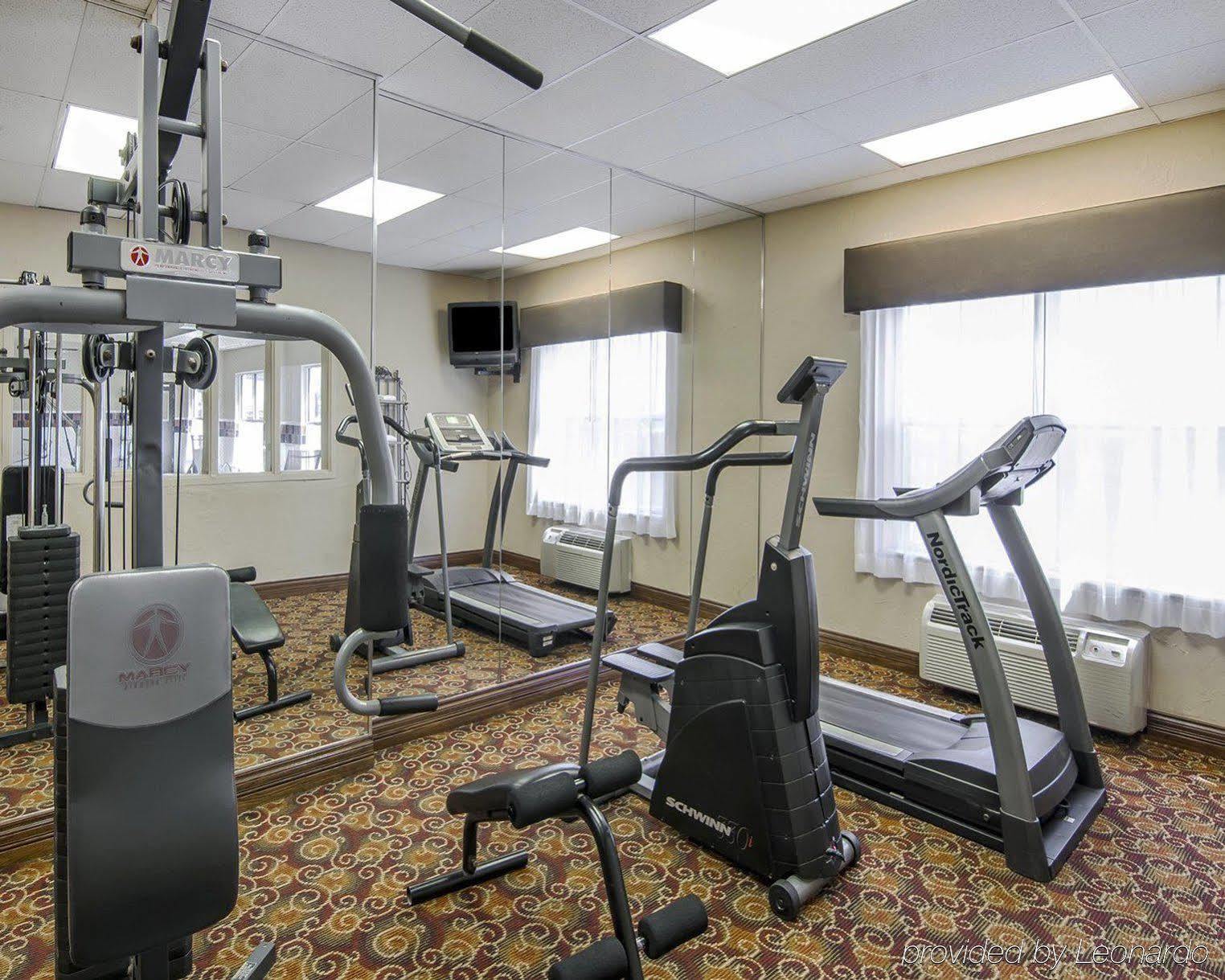 Quality Inn & Suites I-35 E-Walnut Hill Dallas Bagian luar foto
