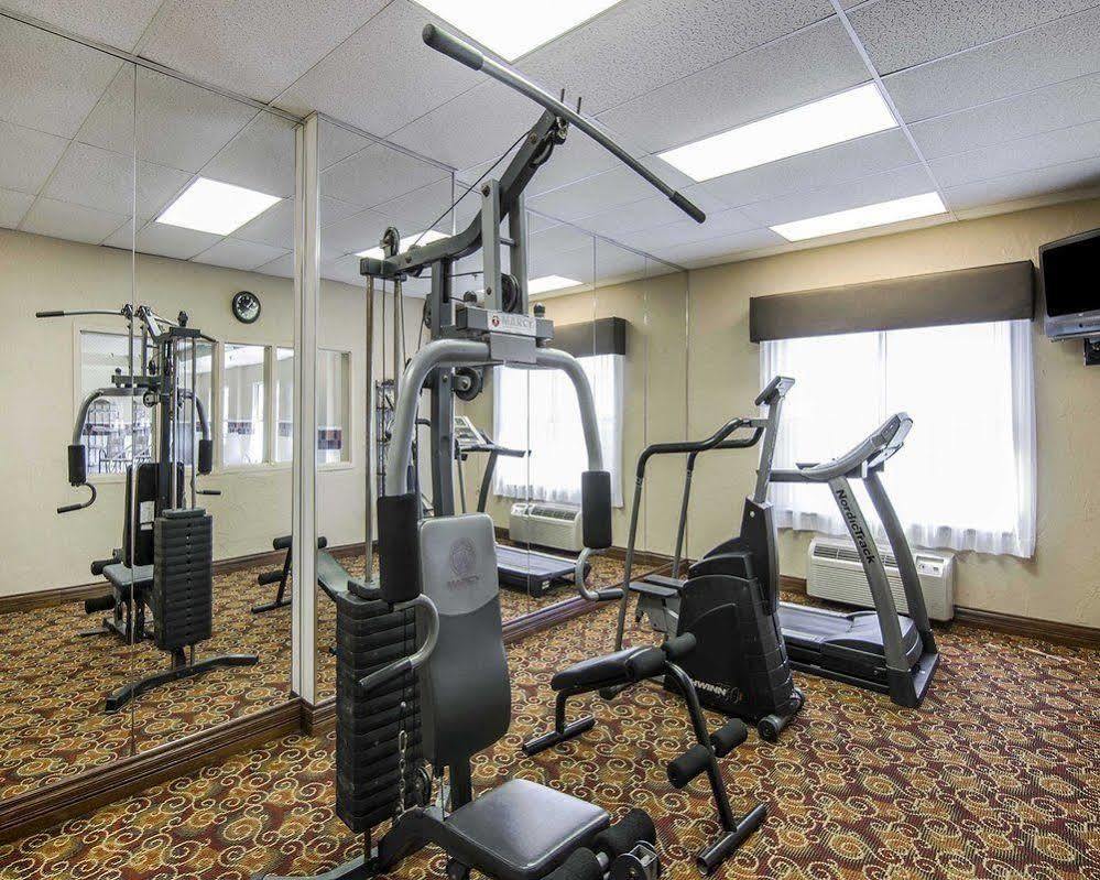 Quality Inn & Suites I-35 E-Walnut Hill Dallas Bagian luar foto