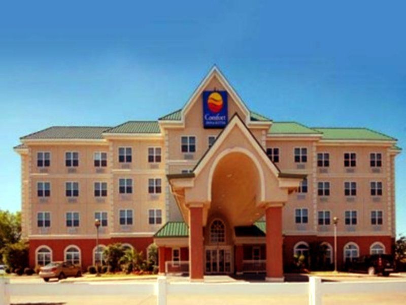 Quality Inn & Suites I-35 E-Walnut Hill Dallas Bagian luar foto